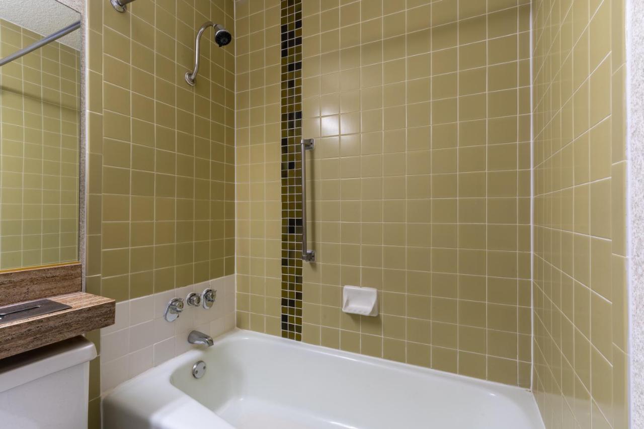 Deluxe Doppelzimmer mit 2 Doppelbetten (Nichtraucherzimmer)